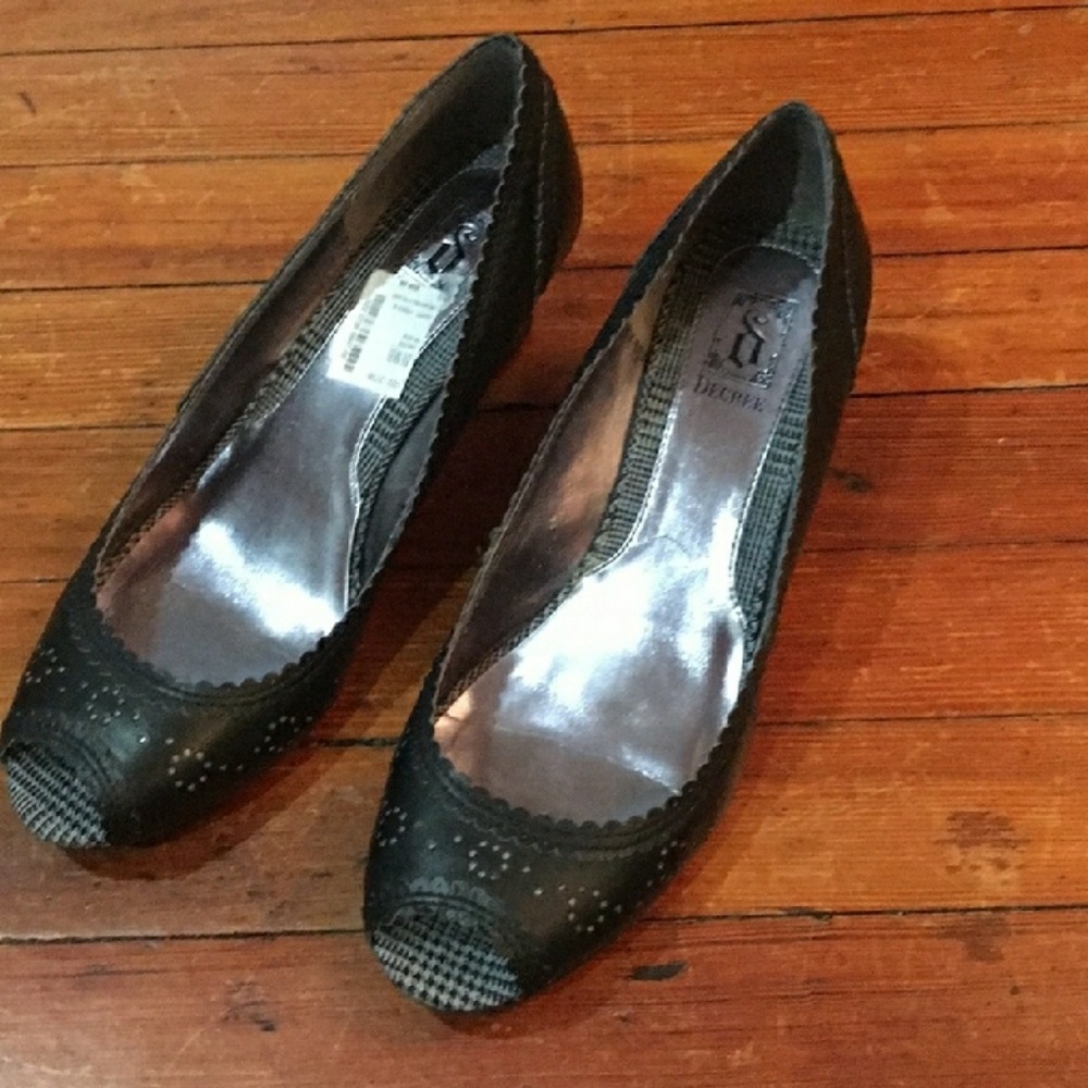 Peep toe wedge